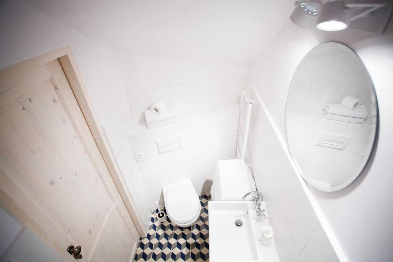 Apartment The Tiny Space 6m2 With Private Bathroom In The Hallway